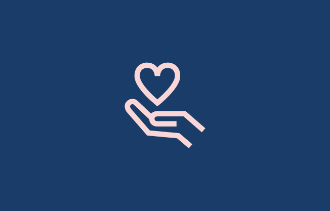 Blå bakgrund med illustration av en hand , med ett hjärta som vilar i handflatan. 